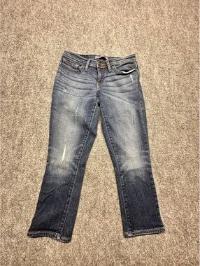 Levi's 524 Capri Jeans Women's Sz 0 Distressed Medium Wash Denim Cropped Stretch